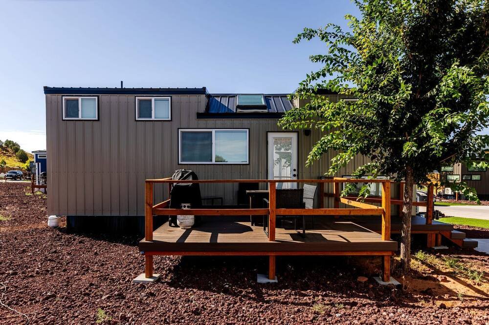 Apple Valley Cabin | Escape in Style: Fully Equipped Modern Tiny House in Apple Valley, Utah