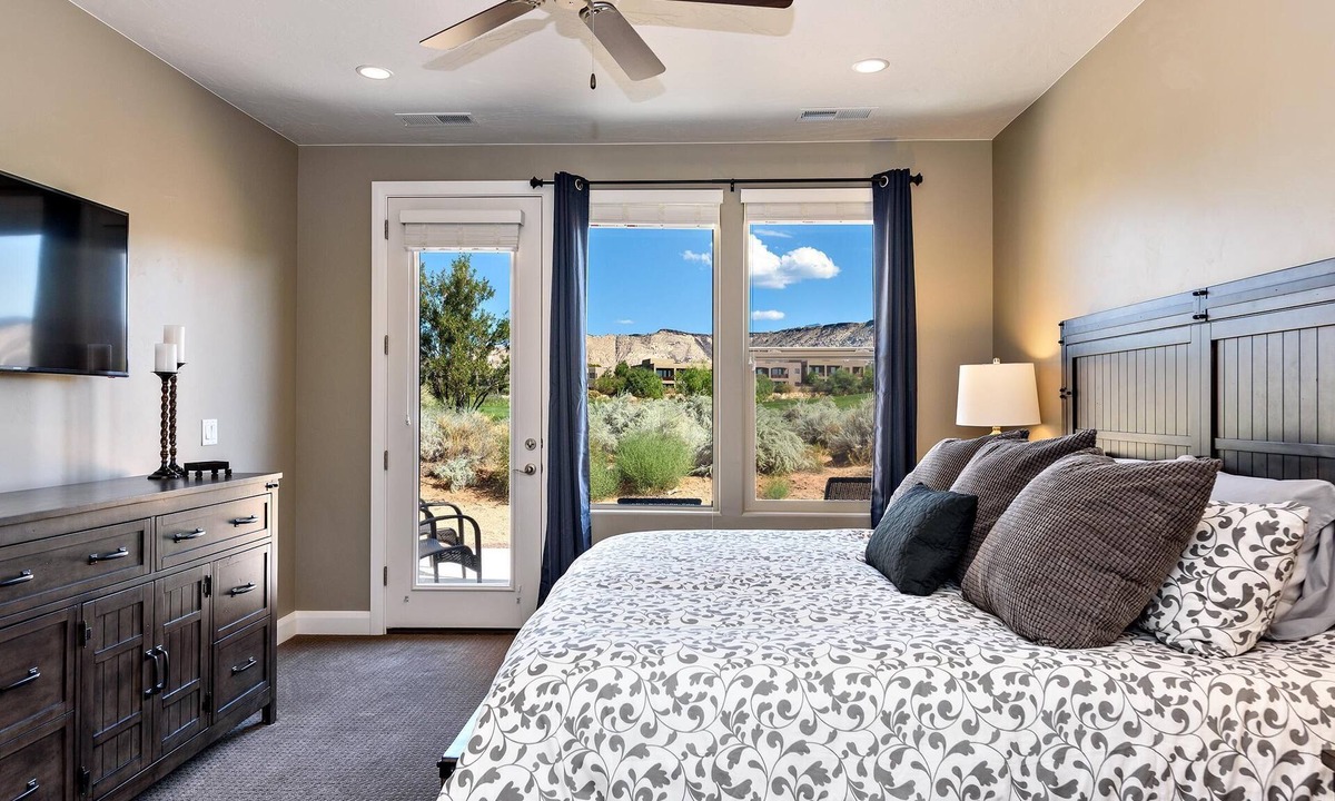 St. George Villa | Escape On The 18th Hole