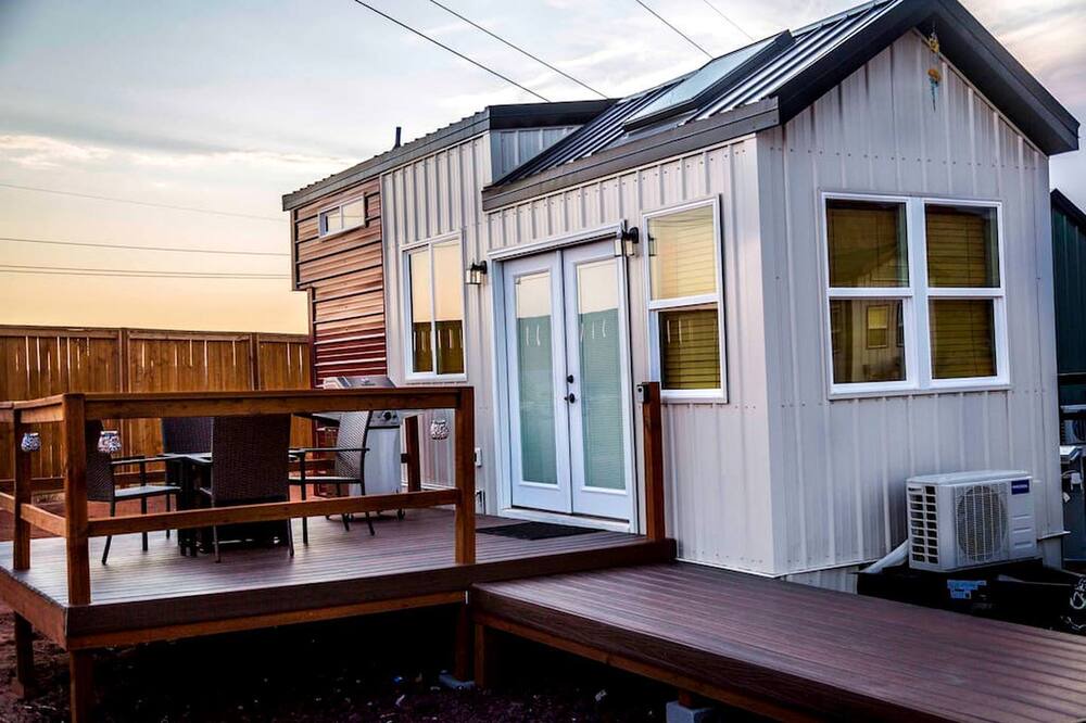 Apple Valley Cabin | Escape to Intimacy: Fully Equipped Original Tiny House in Apple Valley