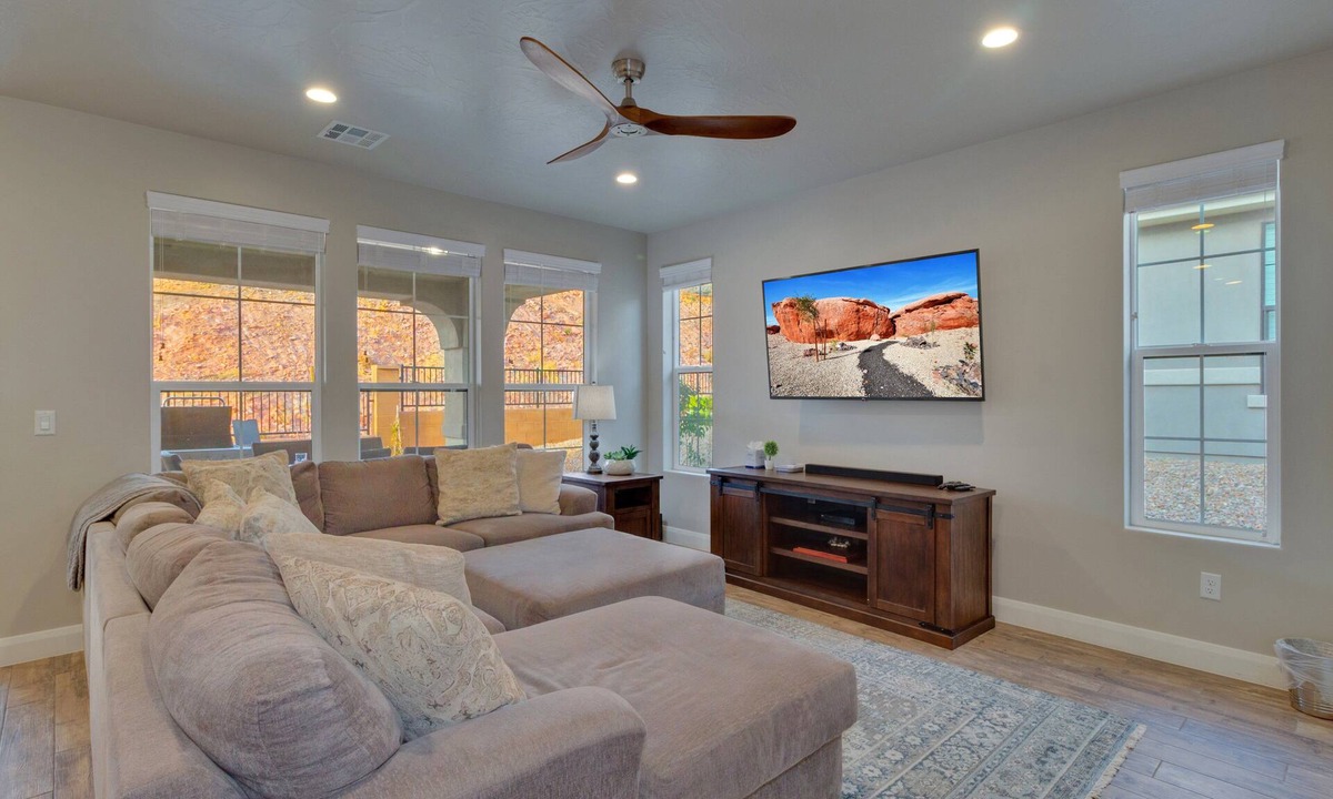 Washington House | Escondido 2275, Sleeps 20, Ping Pong Table, BBQ - near Sand Hollow, and Quail Creek