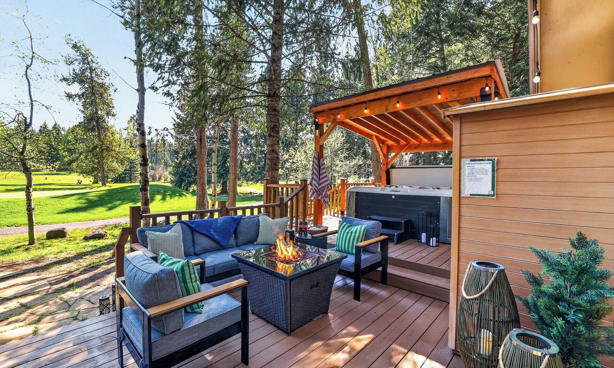 McCall Cabin | Evergreen · Golf Course! Hot Tub Sauna Firepit Pets