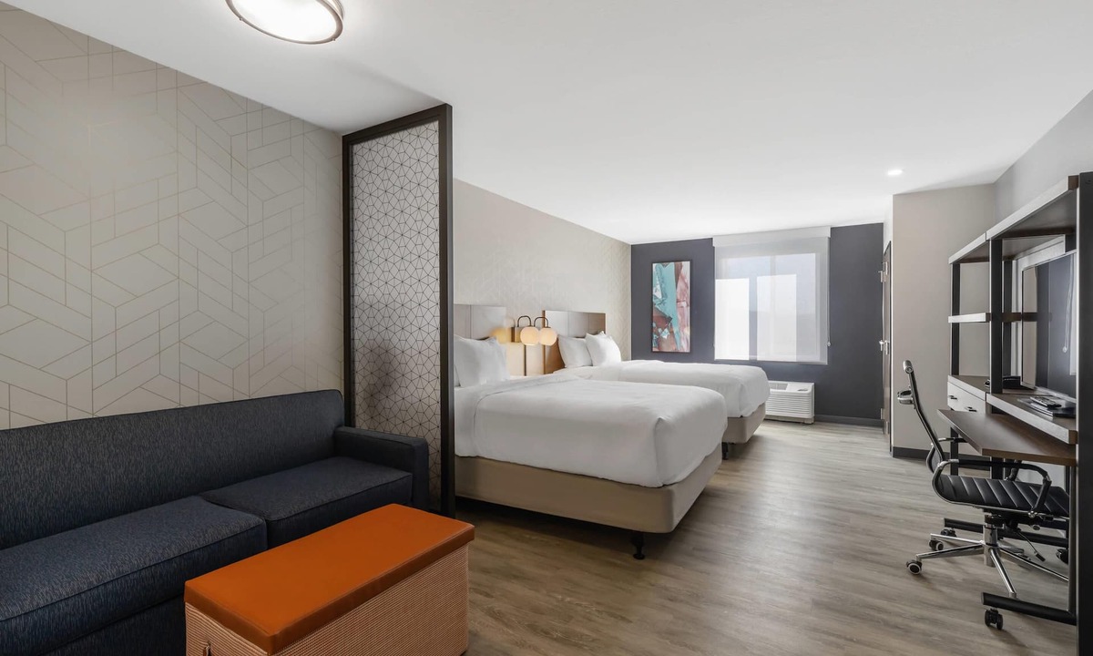 Corona Hotel | Everhome Suites Corona