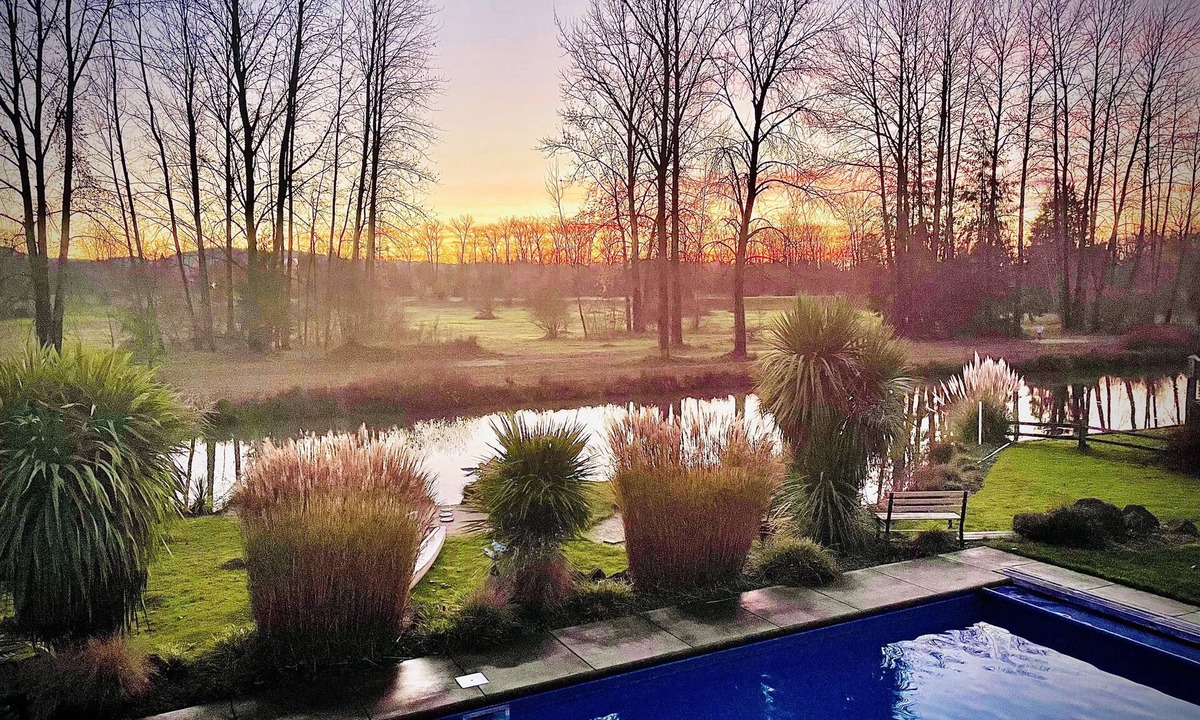 Harlow House | Exceptional retreat near University of Oregon Athletics. Casa del Roots