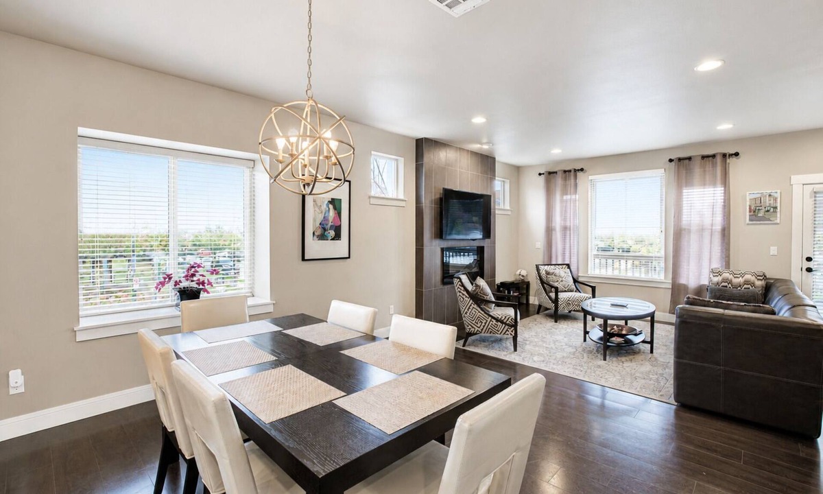 Cedar Hills House | Executive Vacation Home Across Nike HQ/VillaSports Gym/Spa, Business or Family
