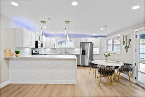Lincoln Acres Apartment | Exotic Home Rexview by SD Stay