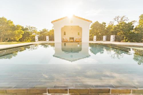 Woodside House | Exquisite Estately Villa