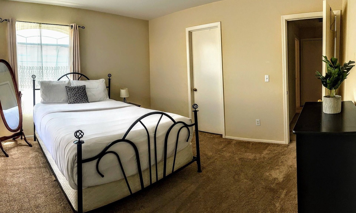 Las Vegas House | Extended Stay 3 Bedrooms Cozy Townhouse Living
