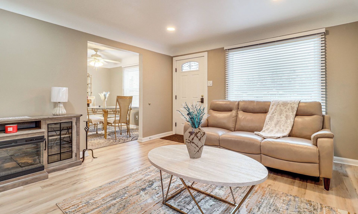 Inkster House | Extended Stay in Metro Detroit: Home w/Yard!