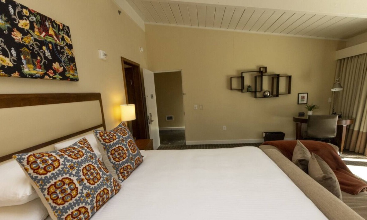 Downtown Monterey House | Extravagant Manor Close to Asilomar State Beach! Private Pool & Kitchen, Parking