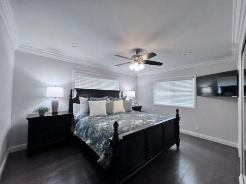 Orange House | Fabulous 6 bedroom (3 master suites), 4 bath pool w/Jacuzzi home