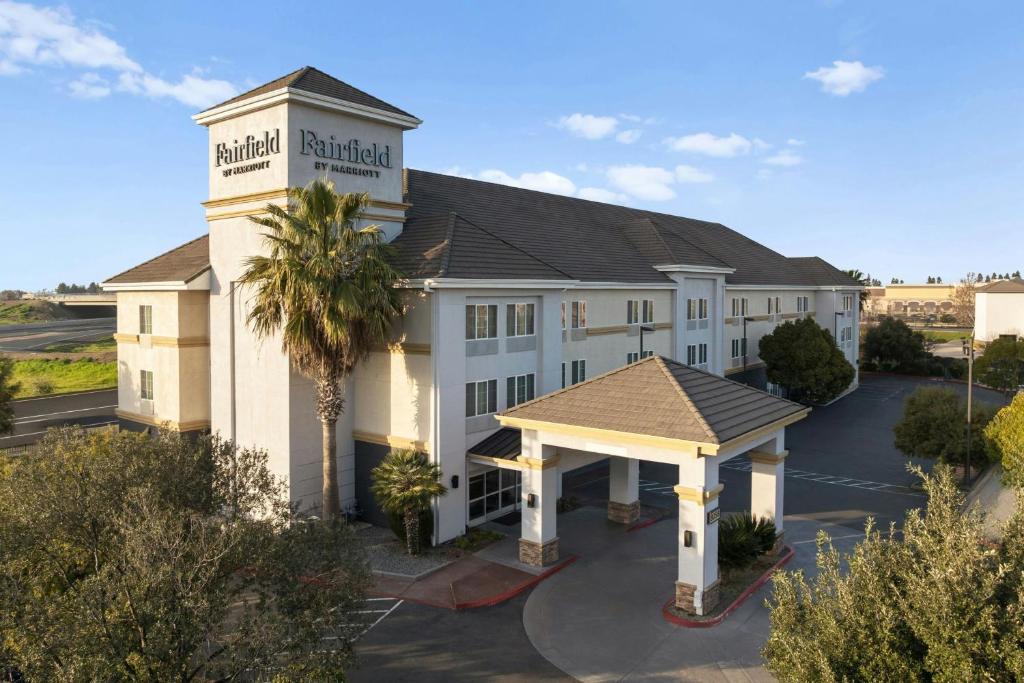 Elk Grove Hotel | Fairfield Inn and Suites by Marriott Elk Grove