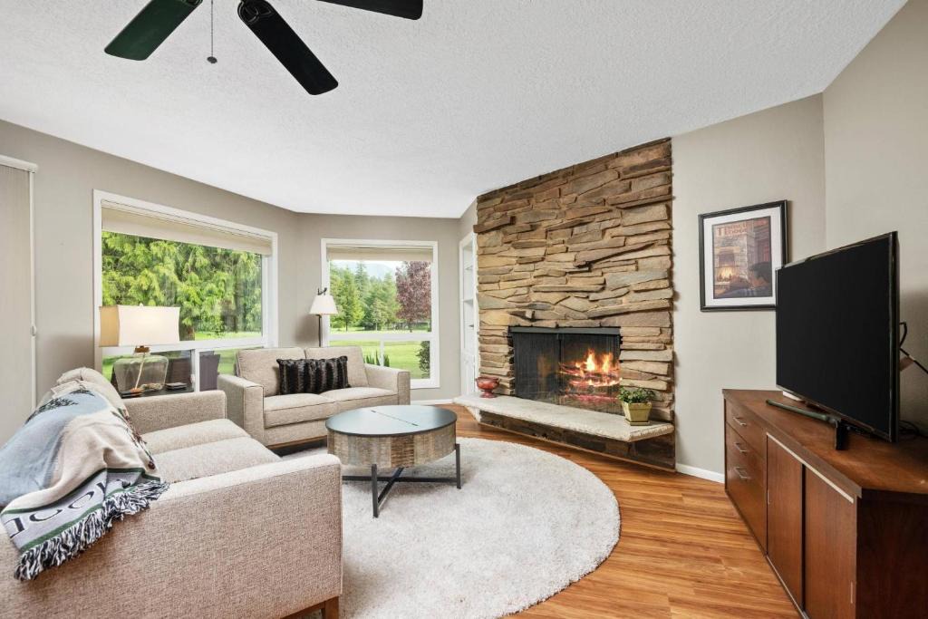 Welches House | Fairway to Heaven