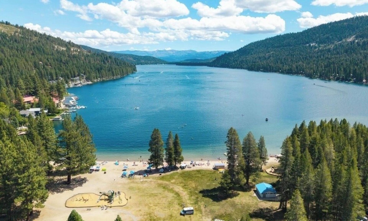 Pla-Vada Woodlands Cabin | Family Cabin 5 Min to Sugar Bowl Donner Summit