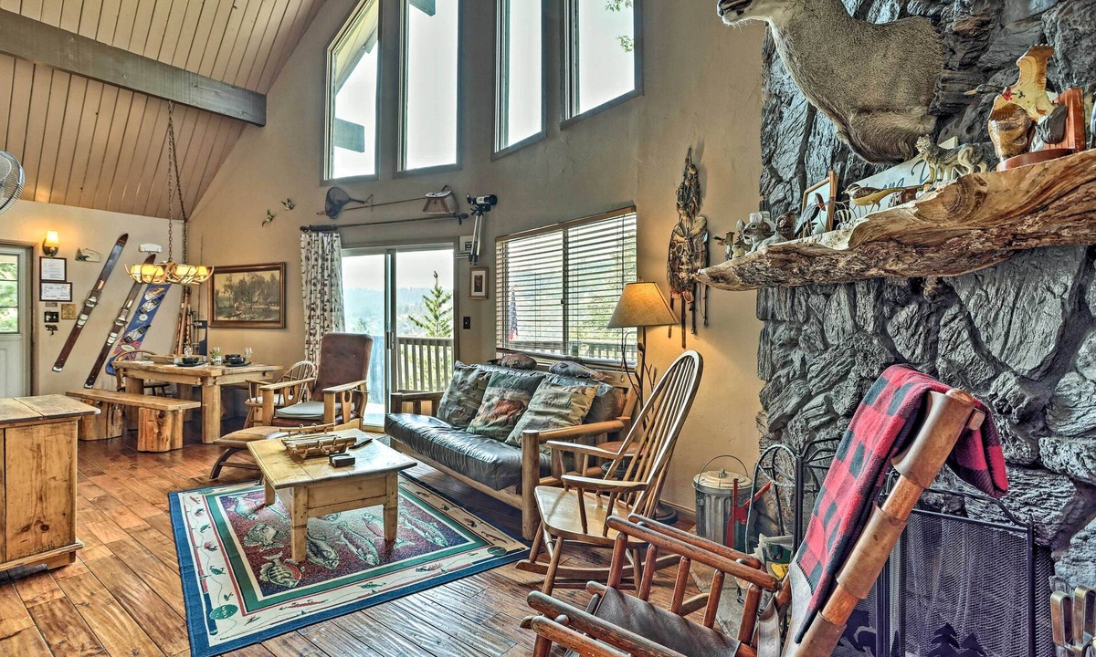 Lake Arrowhead Cottage | Family Cabin w/Game Room Near Hiking + Skiing!