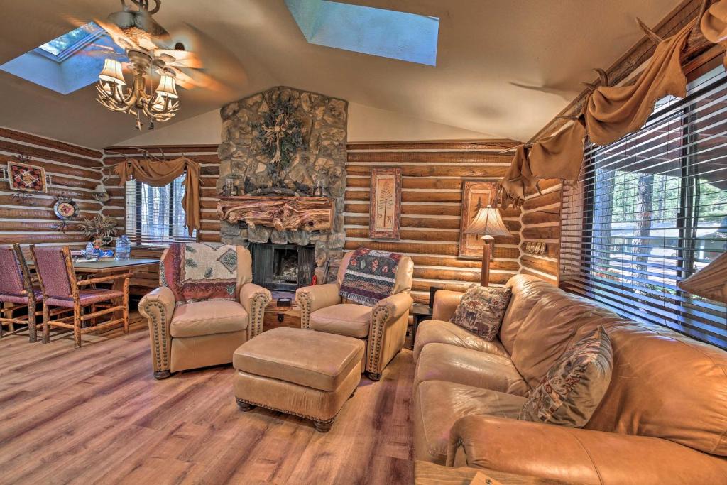 Pinetop-Lakeside House | Family & Dog Friendly: Rustic Lakeside Cabin