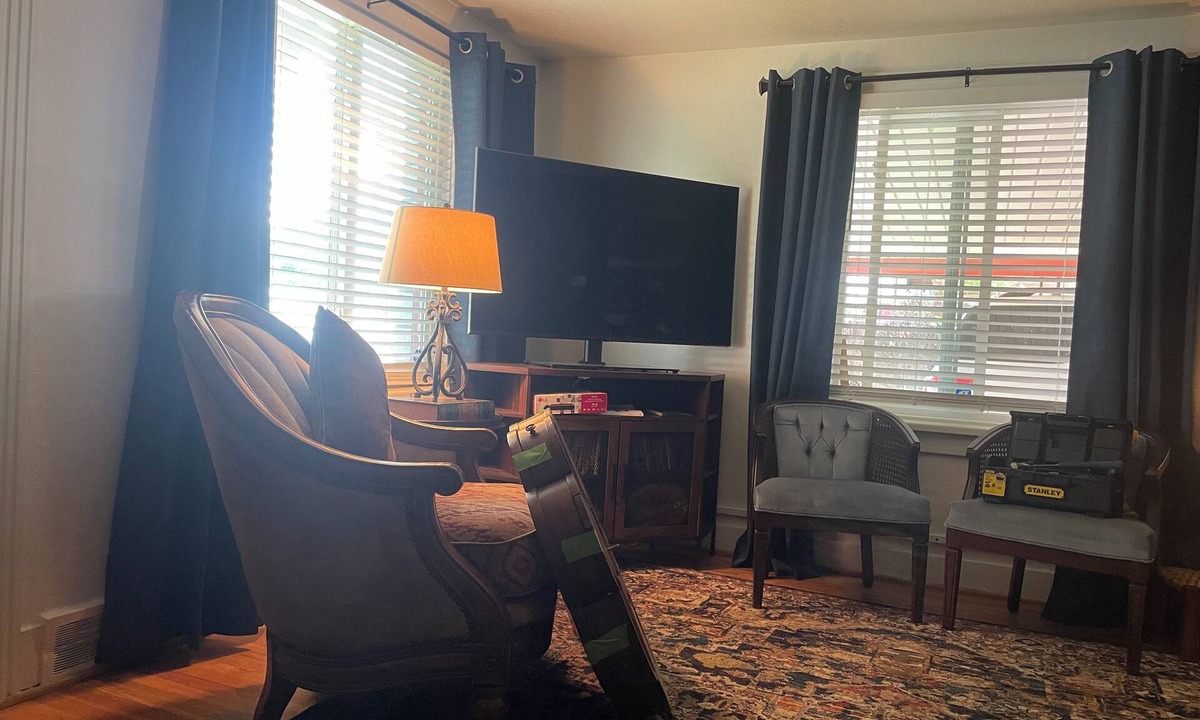 Spanish Fork House | Family-friendly 3 bdrm, office, large open kitchen with dining area & library.