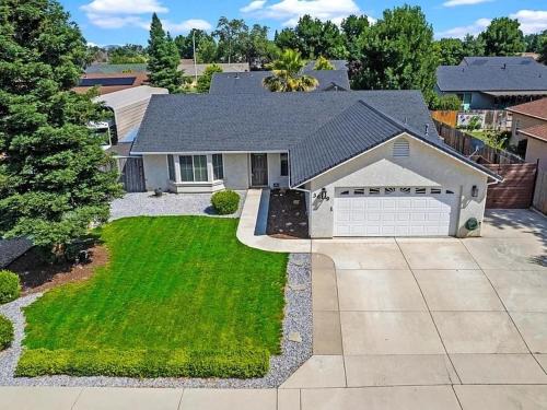 Cascade House | Family Friendly 4BR Home Near Parks & Dining