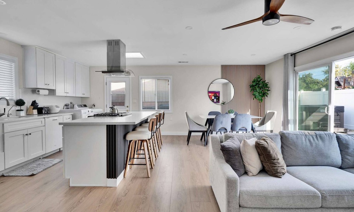 Southwest Anaheim House | Family Friendly Retreat, 10 minutes to Disney & Convention Center