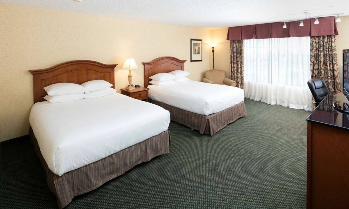 Downtown Hotel | Family-Friendly Room Near Arcata Bay – Great Value for Travelers
