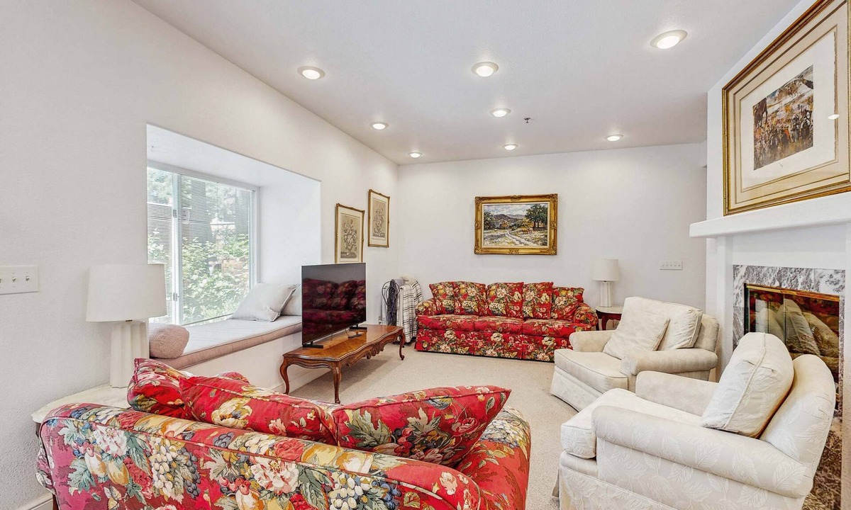 Incline Village Condo | Family-Friendly townhouse near lake - convenient & walkable location