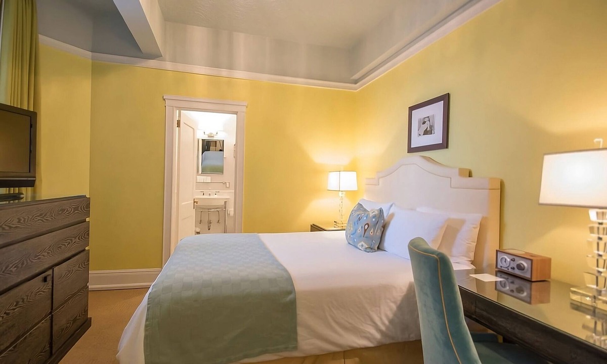 Goose Hollow Hotel | Family Getaway | 2 Chic Units | Pets Allowed | Near Washington Park - 2.2 mi