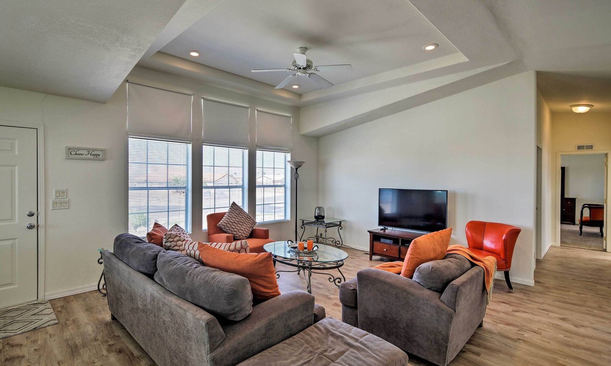 Sunridge Estates House | Family Home: 2 Mi to Riverwalk & 3 Mi to Casinos!