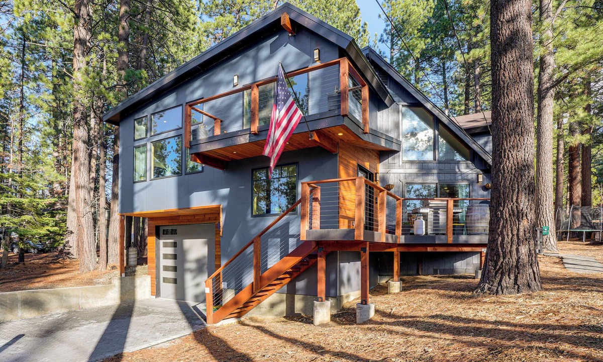 South Lake Tahoe House | Family Home w/Hot Tub, 2 Mi to El Dorado Beach!