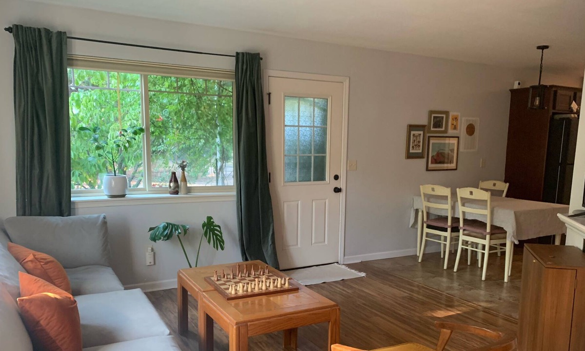 Grants Pass House | Family sized townhouse walking distance from the Rogue River