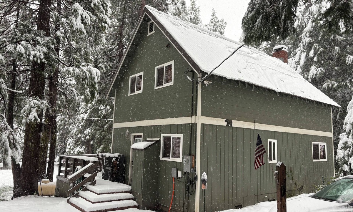 Sierra Cedars Cabin | Fantastic Family Getaway cabin in Shaver Lake perfect for making family memories