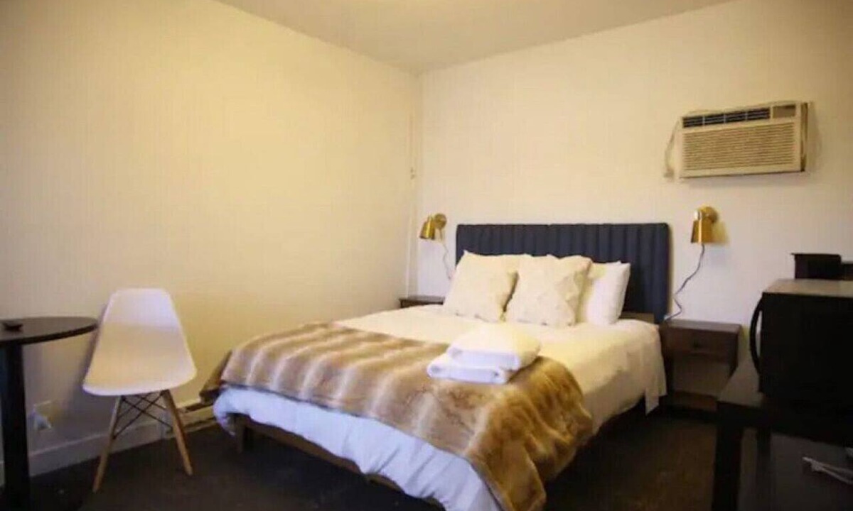 Fillmore Apartment | Fillmore Lodge: Lowest Price - Comfy Queen Room