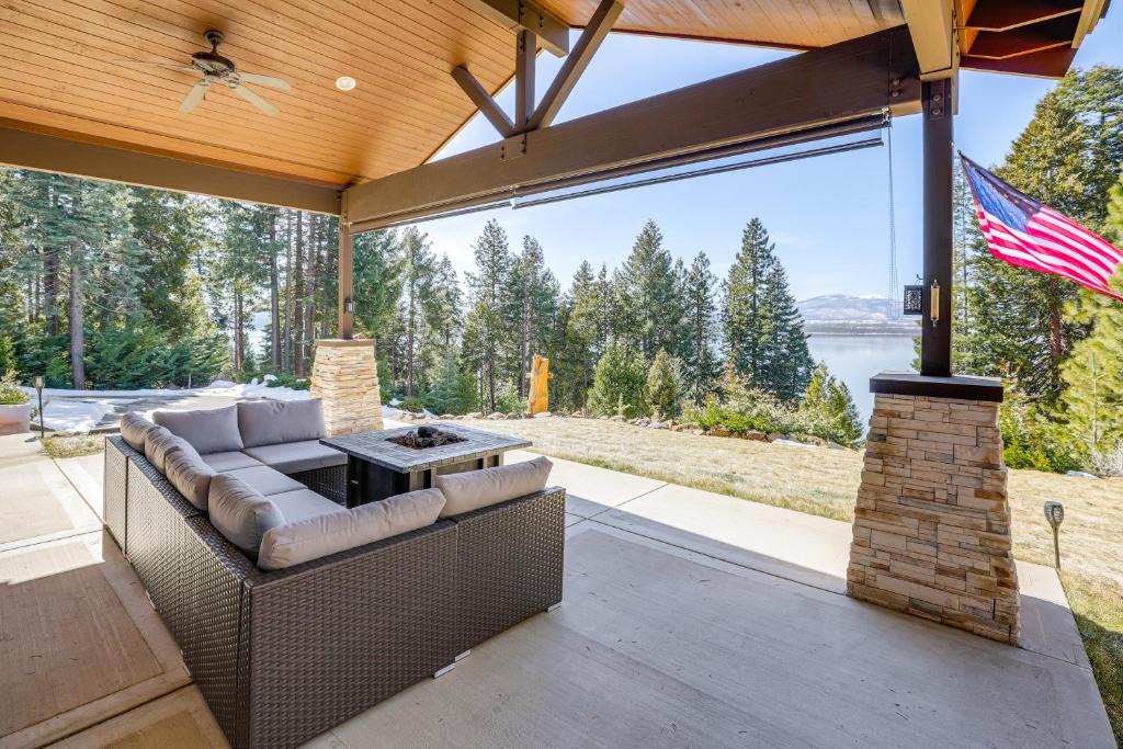 Lake Almanor Country Club House | Fire Pit + Views: Serene Lake Almanor Retreat