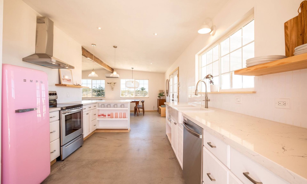 Yucca Valley House | Flamingo Ranch With a Dreamy Desert Design & Hot Tub!