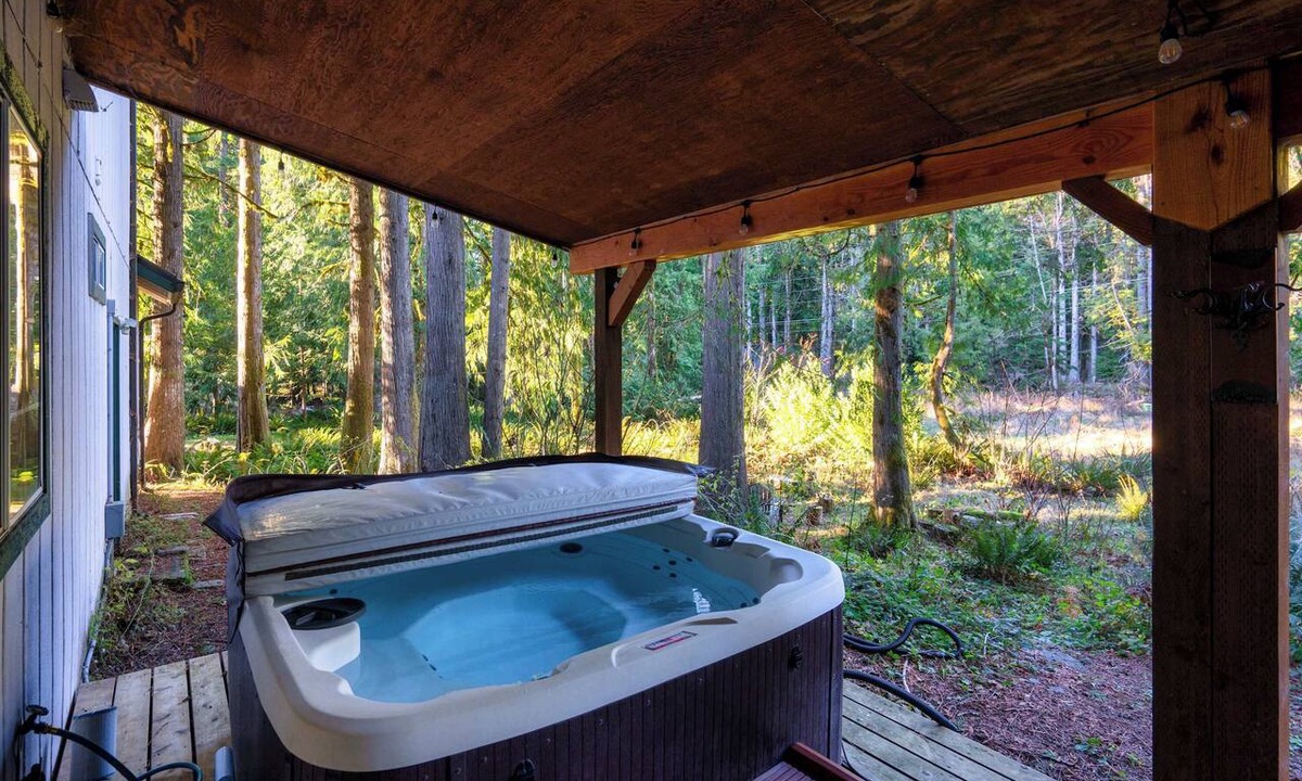 Zigzag House | Forest Hot Tub Wood Stove 15 Min to Skibowl
