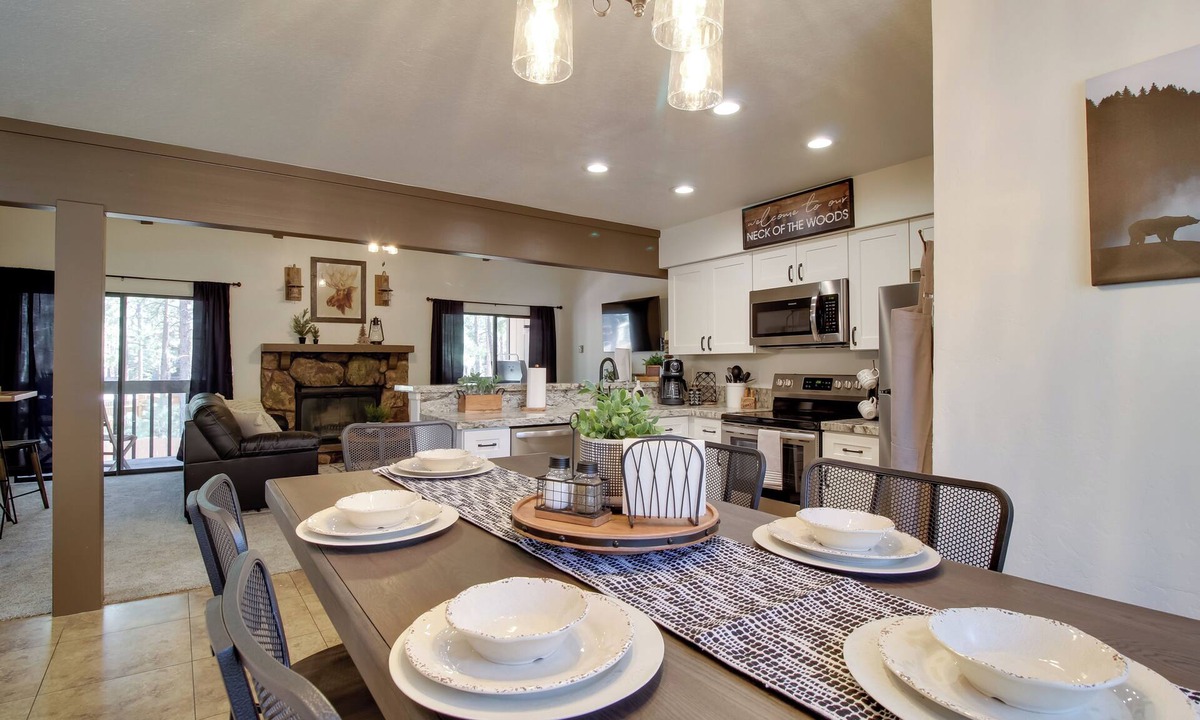 Pinetop Apartment | Forest-view Balcony: Pinetop-lakeside Condo