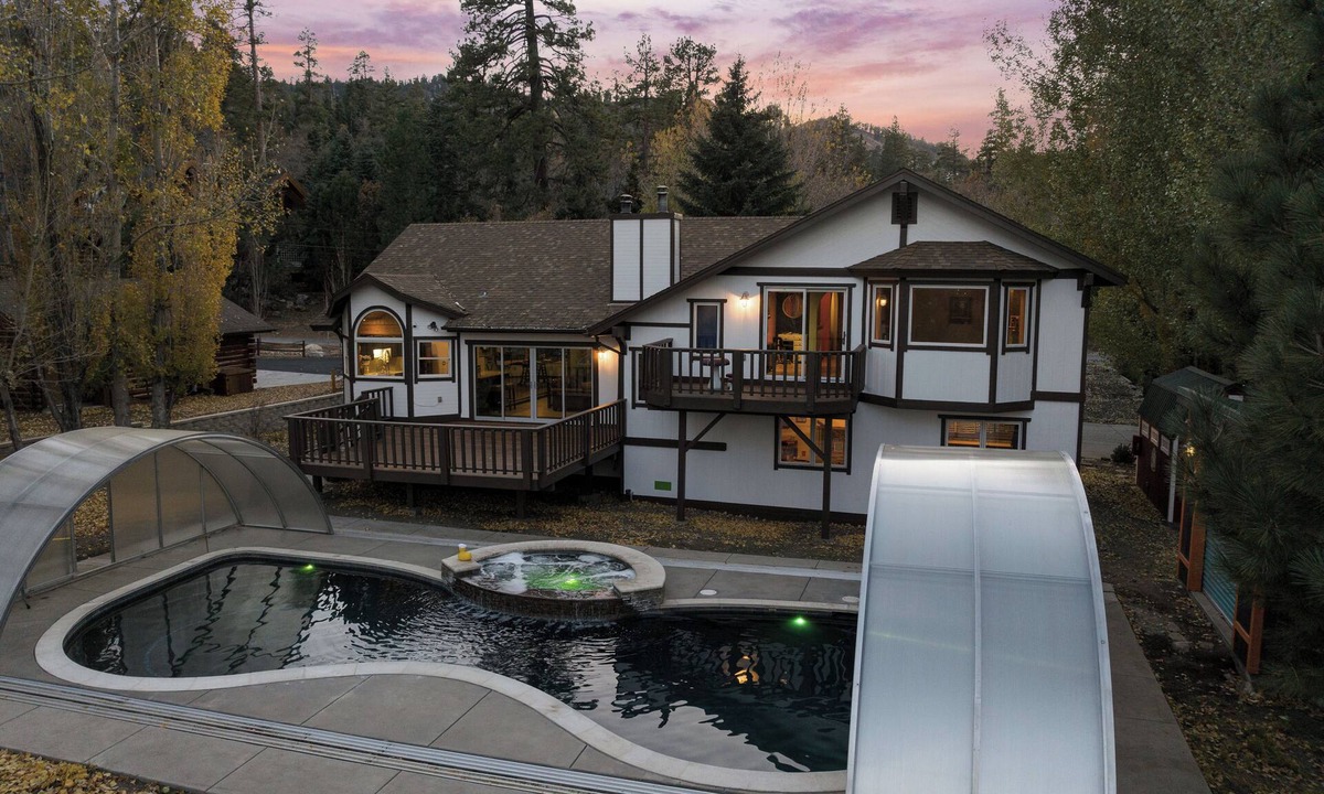 Upper Moonridge Cabin | Four Season Escape – Cozy Big Bear Cabin with Pool, Jacuzzi & Sauna