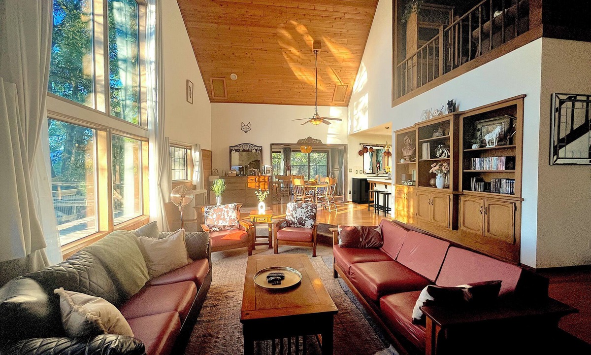 O'Brien Cabin | Foxfell At Shasta Lake: 4 Acre Retreat, Pet Friendly, WIFI, 360 Nature Views