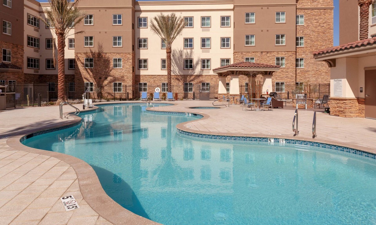 Gilbert Apartment | Free Breakfast. Outdoor Pool, Hot Tub, Gym. Enjoy the Best of Phoenix!