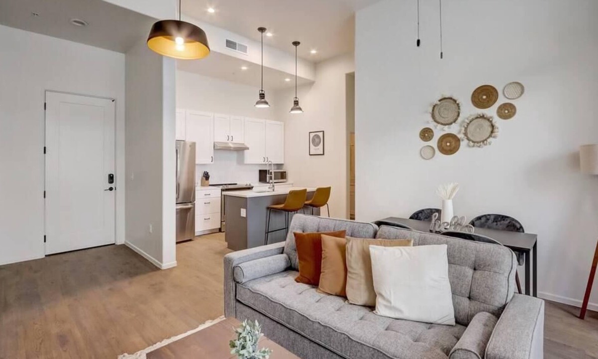 Menlo Park Apartment | Frontdesk | Beautiful 2 BR Menlo Park Apt