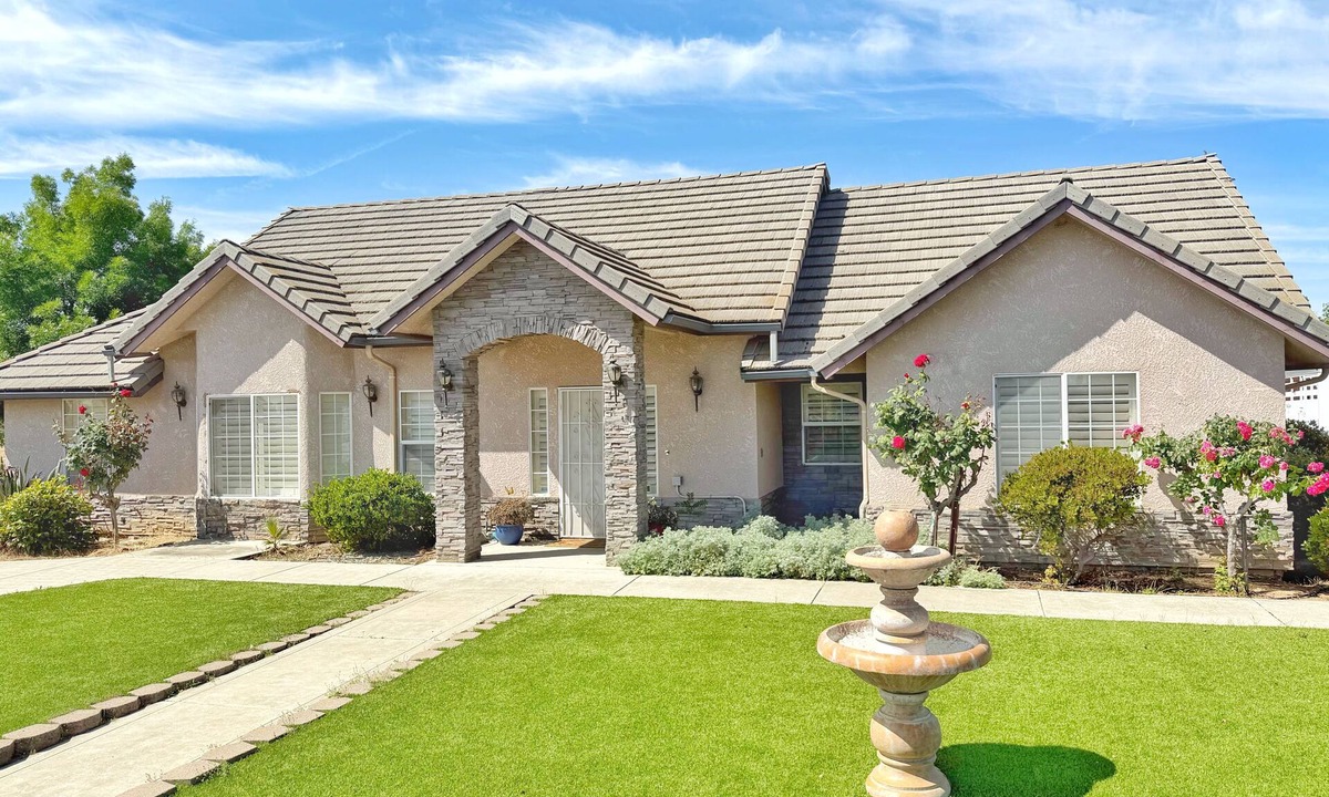Madera House | Full 3-Bdrm home, EV charger & space to park anything.