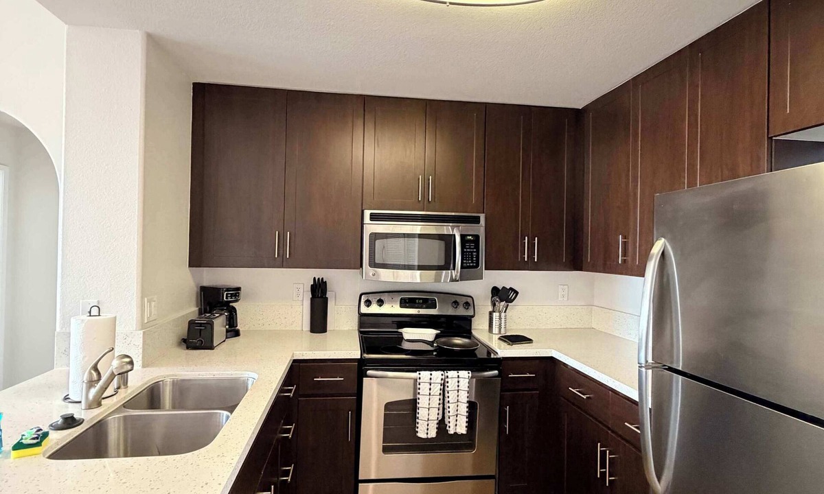 Mission Valley East Apartment | Fully Furnished 2BR in Misson Valley w/Parking
