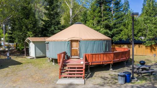 Big Bar House | Fully-Outfitted Yurt with a Clawfoot Tub on the Trinity River, Northern California