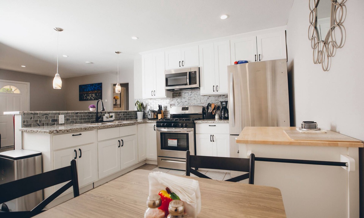 Alum Rock Apartment | Fully remodeled House | FREE parking | Fast Internet