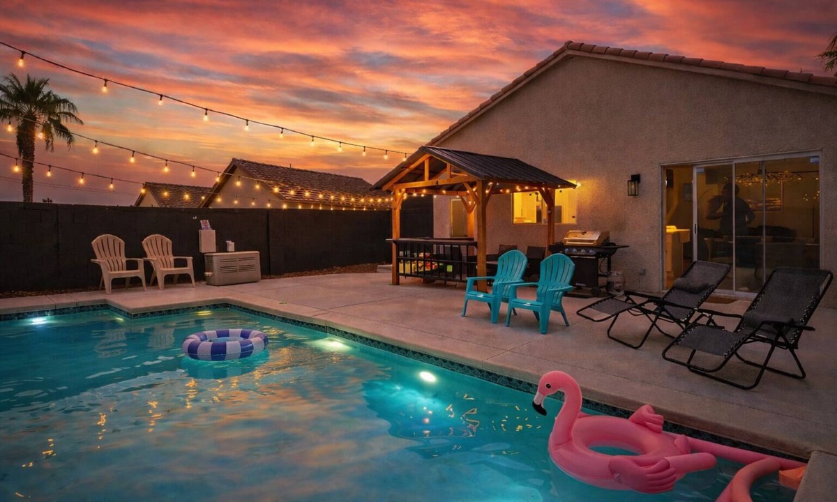 Rhodes Ranch House | FUN Retro Arcade Villa-Pool&Spa Arcades Billiards BBQGazebo Lounge 10 Mins Strip