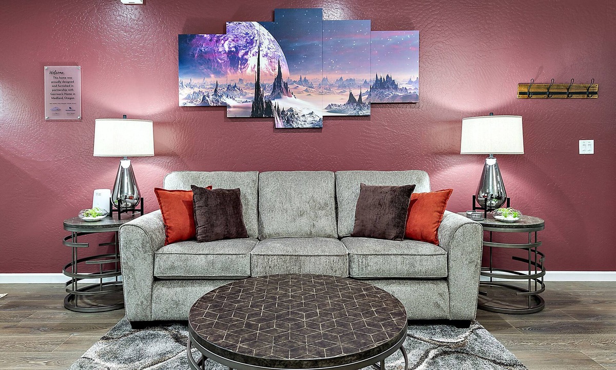 Medford House | Galaxy-Themed, Fastest WiFi, 3 King Beds Home