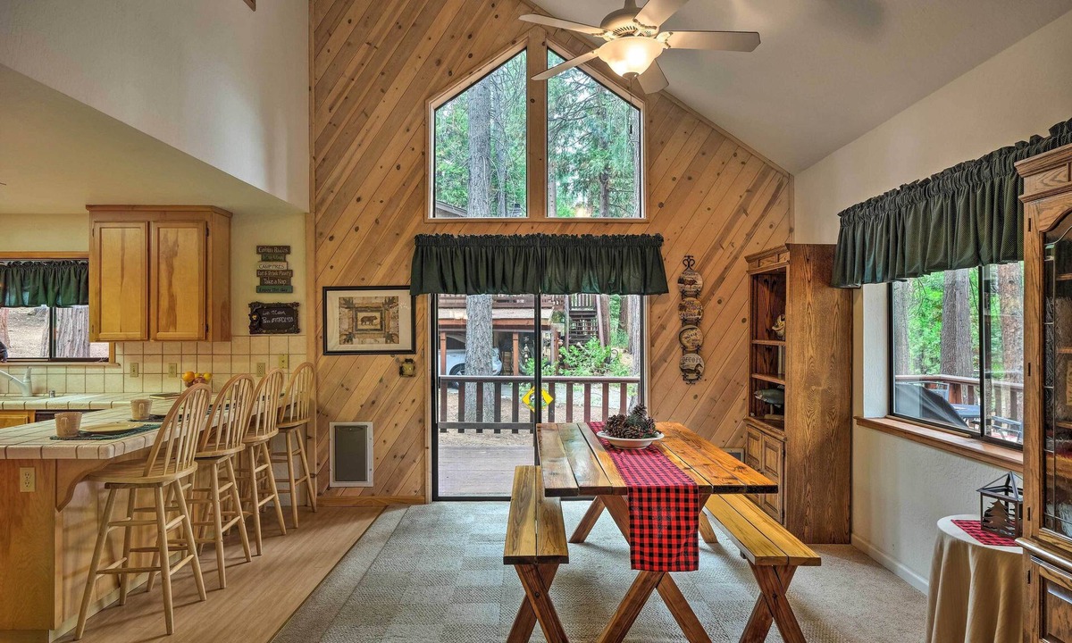 Arnold Cottage | Game Room & Deck: Pet-friendly Camp Connell Cabin