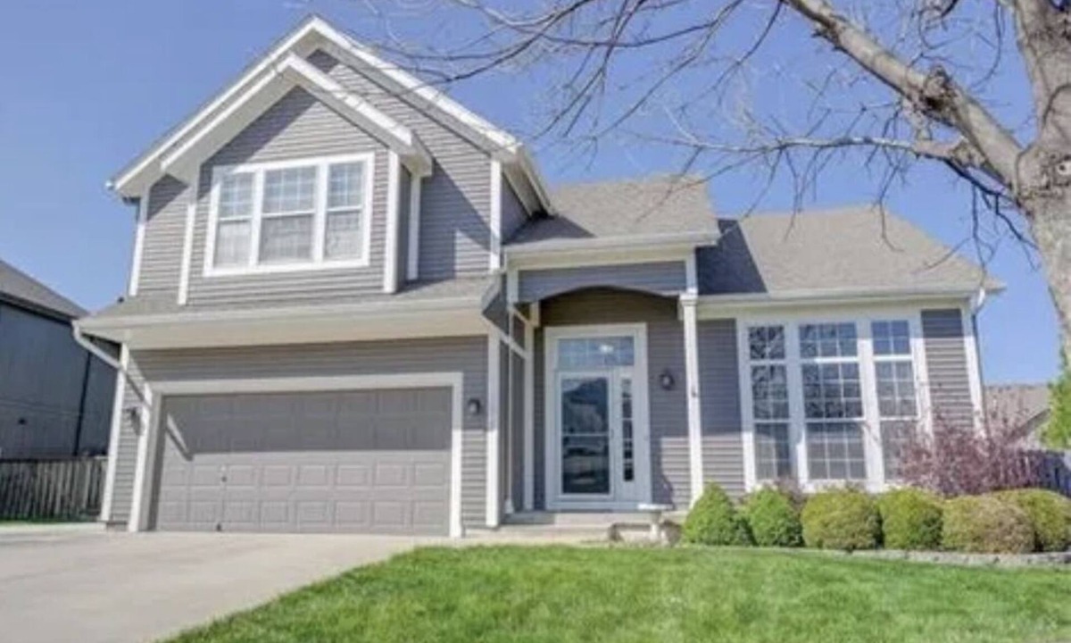 New Century House | Gardner 5 bedroom 3 bath home. Family friendly and long stay