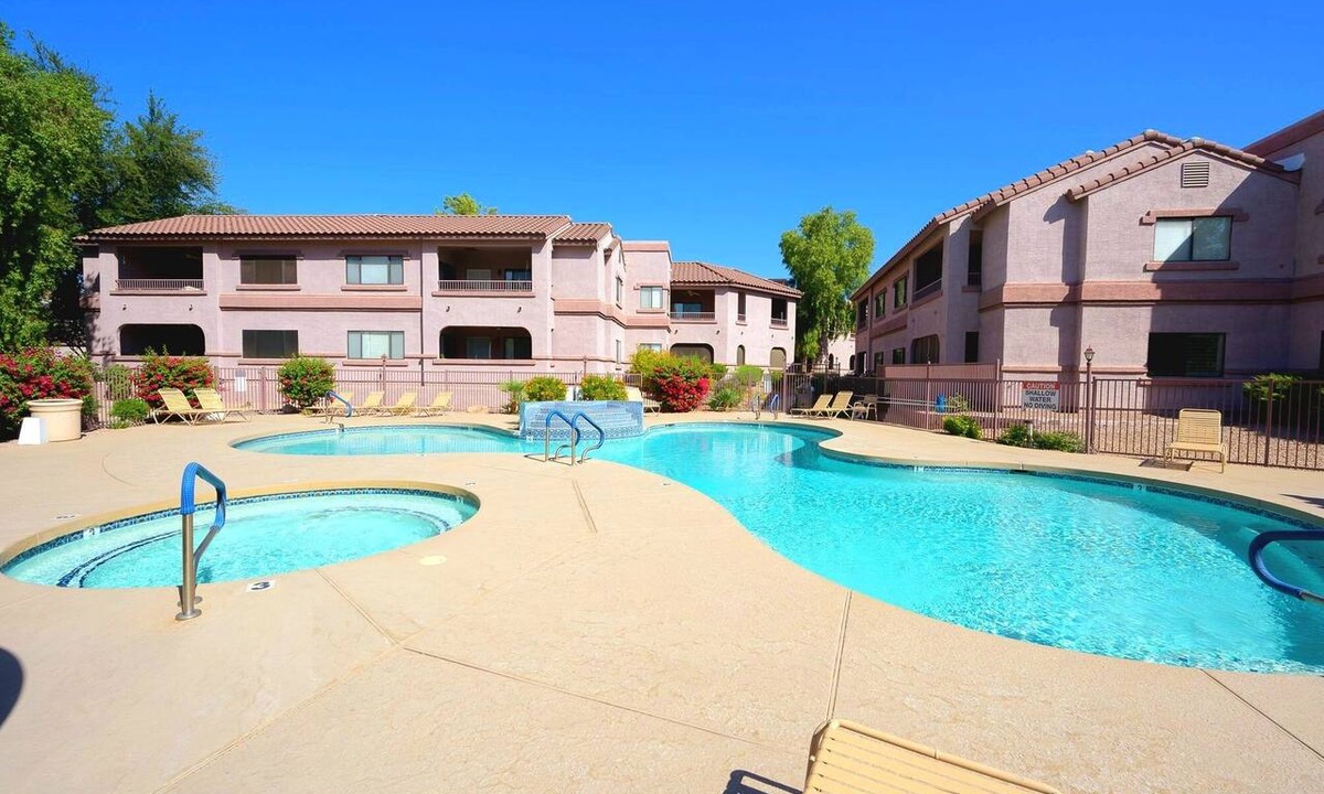 North Scottsdale Condo | Gated 2/2 in Great North Scottsdale Location