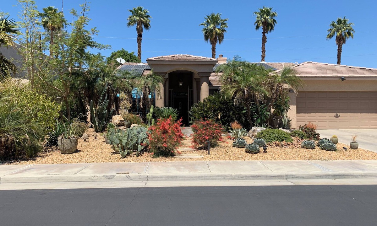 Cathedral City House | Gated, huge 2700 sq ft 3-bedroom 2.5 bath house with pool, spa, Pets welcome.