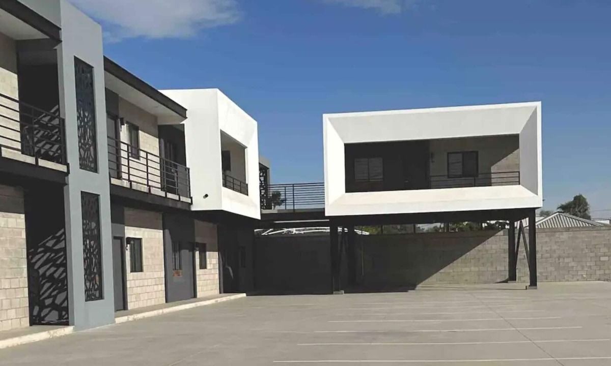 Mexicali Apartment | Gated parking / Villas de Ruby