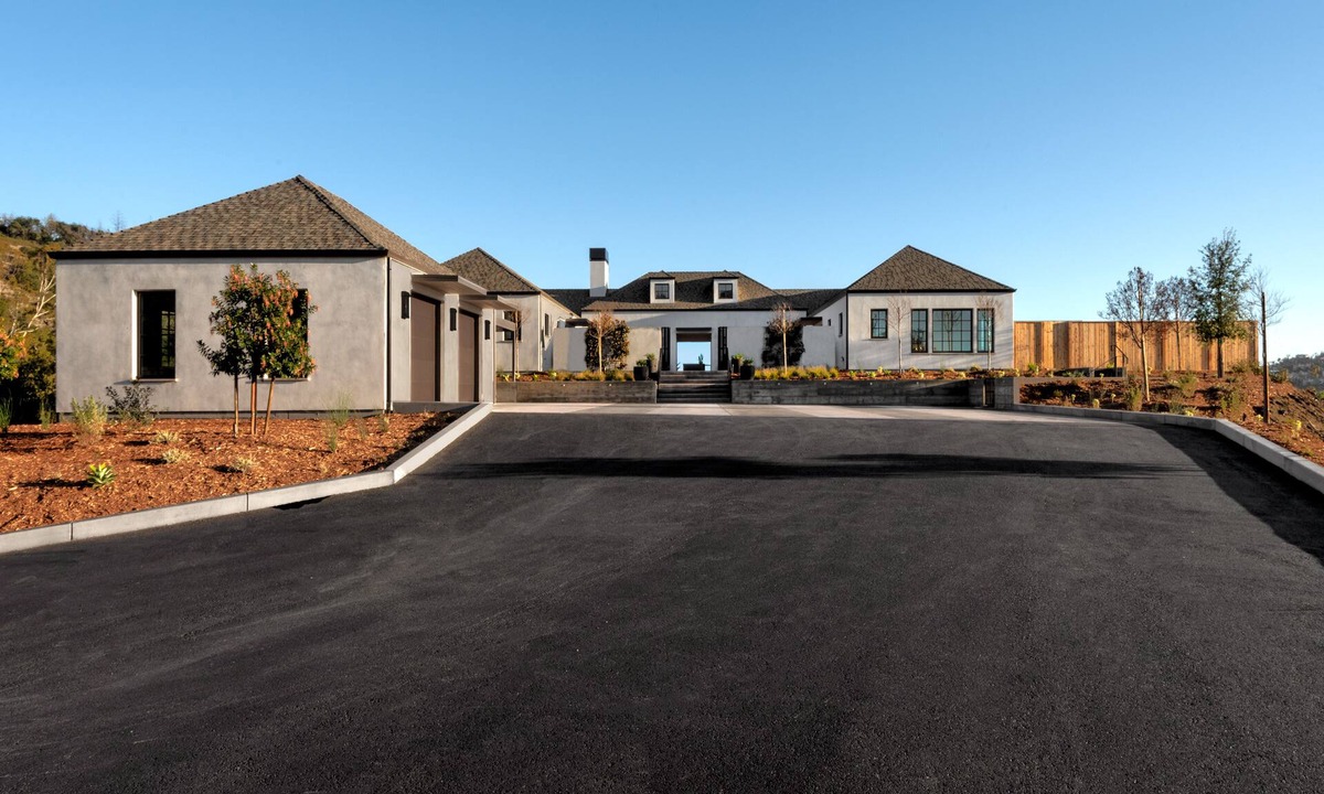 Riebli-Wallace Neighborhood Group House | Gated, single-level, Modern California style home with views in Wine Country